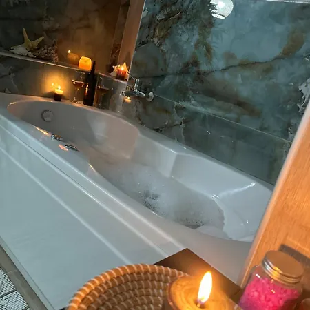 Апартаменты Gjonis House *
